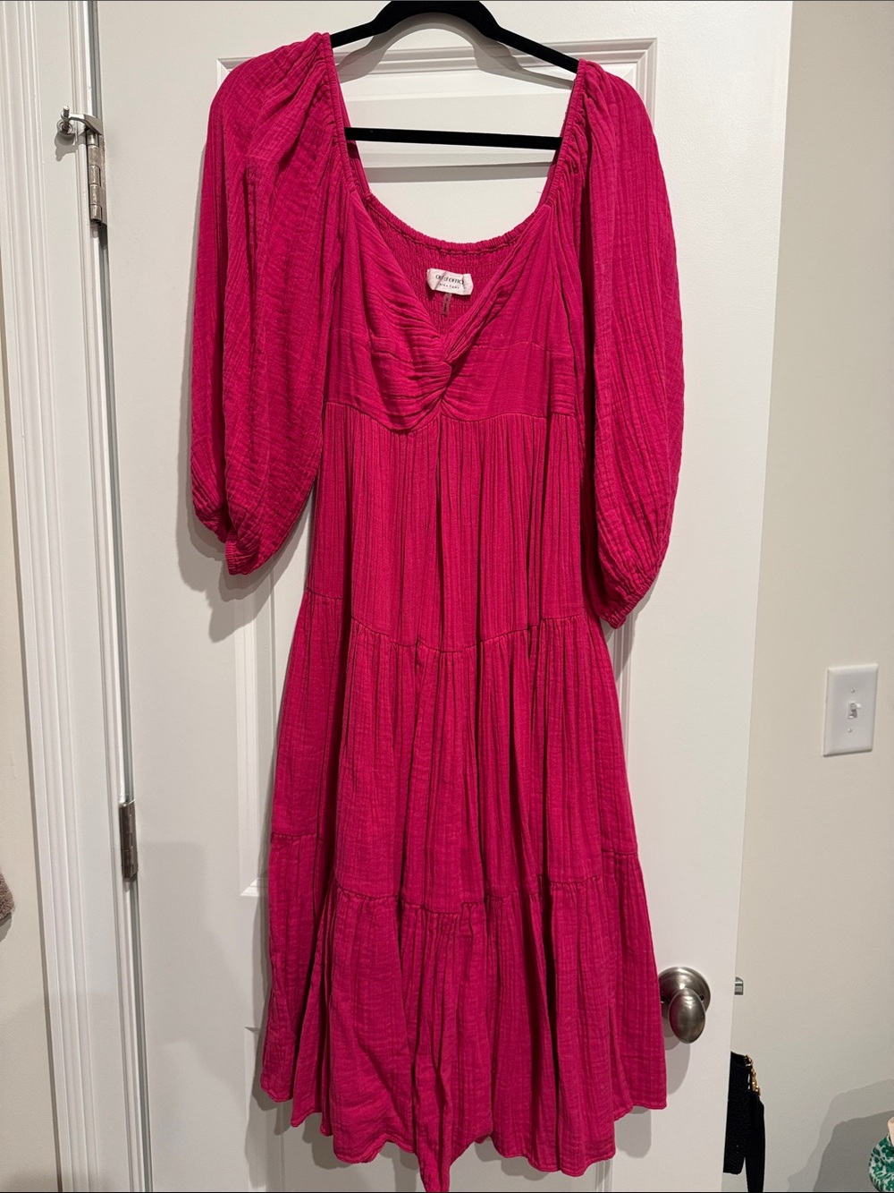 Trina Turk Fuchsia Puff-Sleeve Tiered Midi Dress